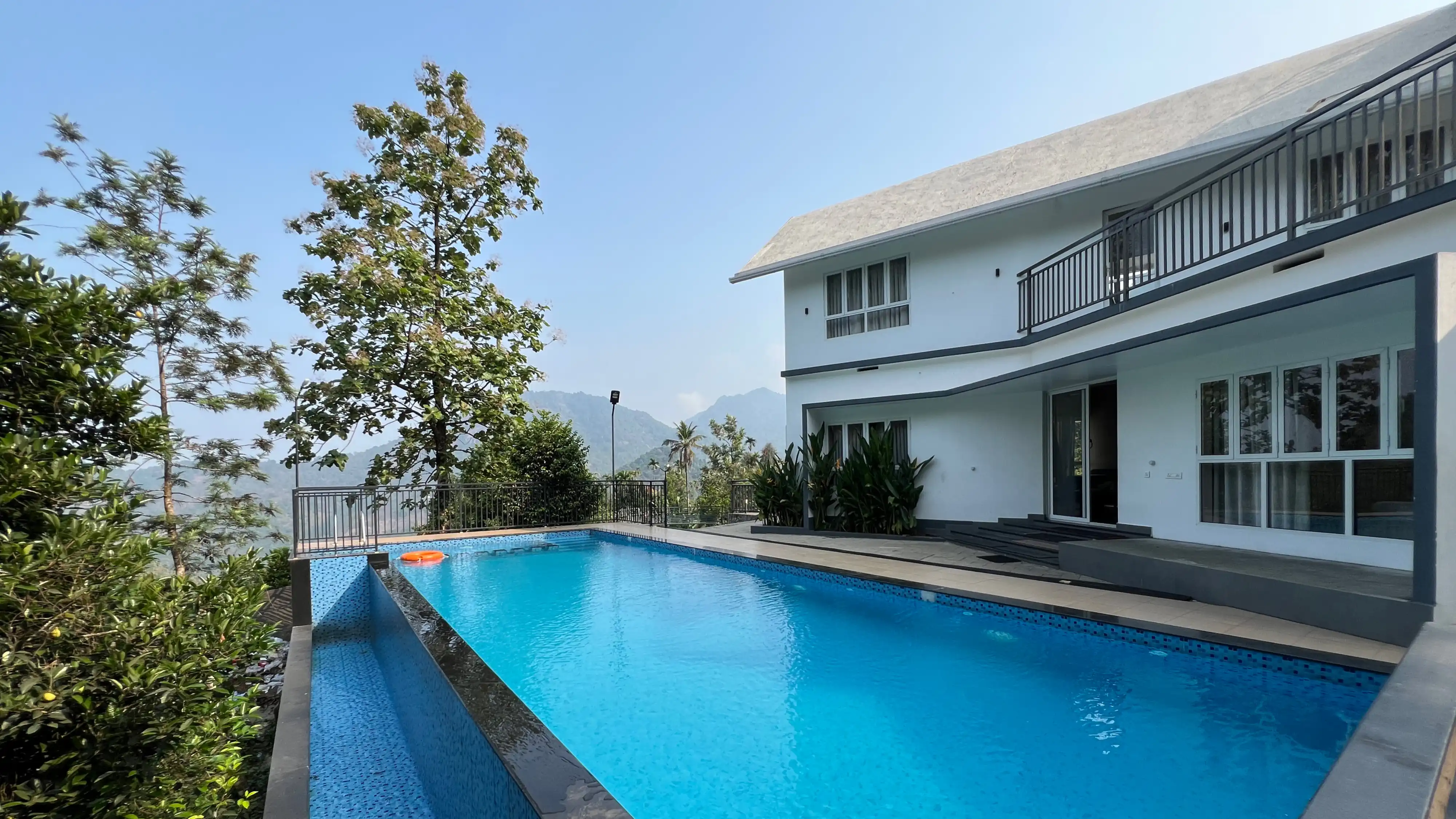 ajiowns villa pool resort,poovaranthode